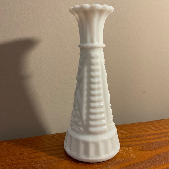 Vintage Anchor Hocking Milk Glass Stars & Bars 6” Bud Vase - Picture 5 of 14